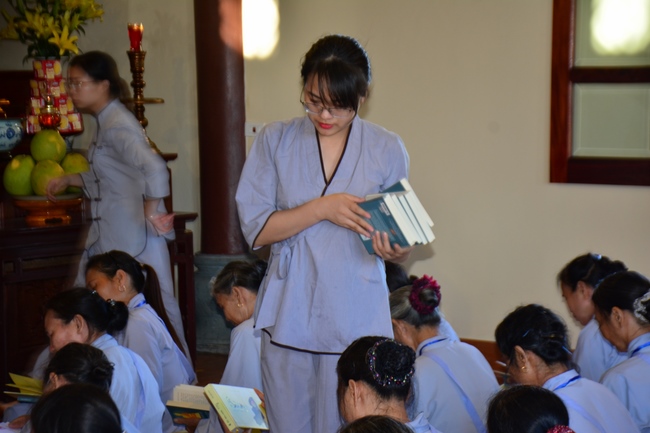 The 3rd day of three day meditating - reciting the Buddha's name at Tay Khanh Pagoda