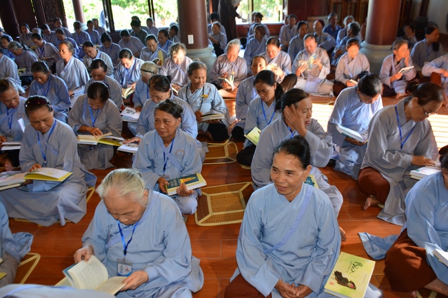 The 3rd day of three day meditating - reciting the Buddha's name at Tay Khanh Pagoda