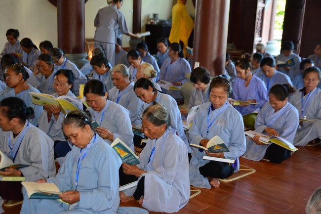 The 3rd day of three day meditating - reciting the Buddha's name at Tay Khanh Pagoda