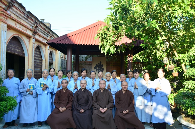 The 3rd day of three day meditating - reciting the Buddha's name at Tay Khanh Pagoda