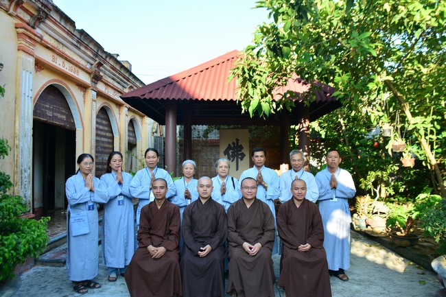 The 3rd day of three day meditating - reciting the Buddha's name at Tay Khanh Pagoda