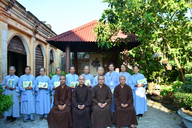The 3rd day of three day meditating - reciting the Buddha's name at Tay Khanh Pagoda