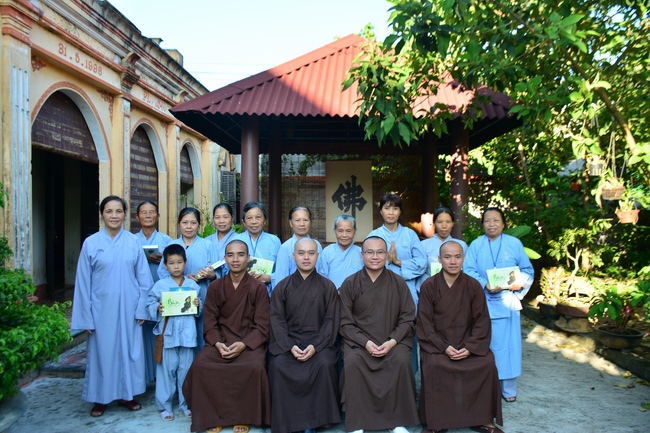 The 3rd day of three day meditating - reciting the Buddha's name at Tay Khanh Pagoda