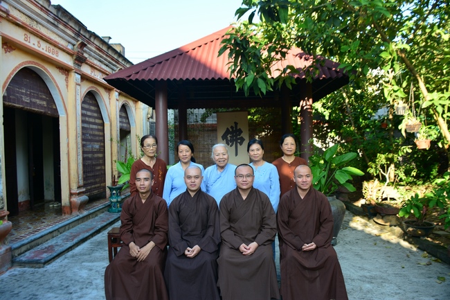 The 3rd day of three day meditating - reciting the Buddha's name at Tay Khanh Pagoda