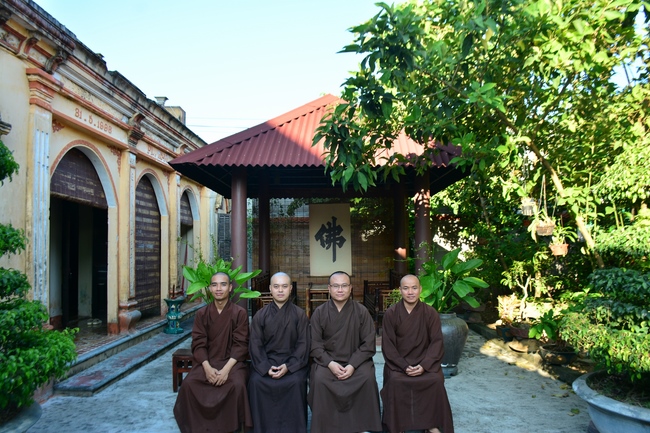 The 3rd day of three day meditating - reciting the Buddha's name at Tay Khanh Pagoda