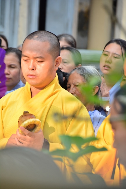 The 3rd day of three day meditating - reciting the Buddha's name at Tay Khanh Pagoda