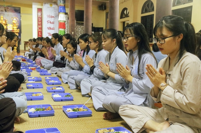 The retreat of Tea Meditation: Comeback to listening” at Hoa Phuc Pagoda.
