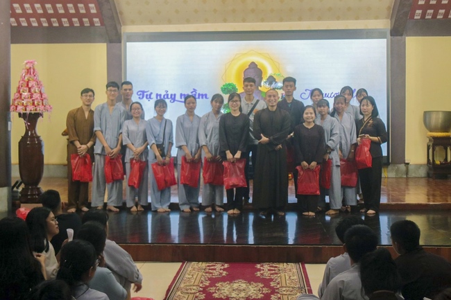 The retreat of Tea Meditation: Comeback to listening” at Hoa Phuc Pagoda.