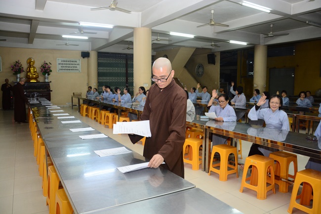 Chư Tăng và Phật tử ôn lại cuộc đời và đạo nghiệp Tổ khai sáng chùa Hoằng Pháp