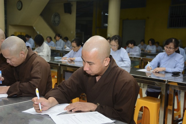 Chư Tăng và Phật tử ôn lại cuộc đời và đạo nghiệp Tổ khai sáng chùa Hoằng Pháp