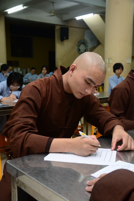 Chư Tăng và Phật tử ôn lại cuộc đời và đạo nghiệp Tổ khai sáng chùa Hoằng Pháp
