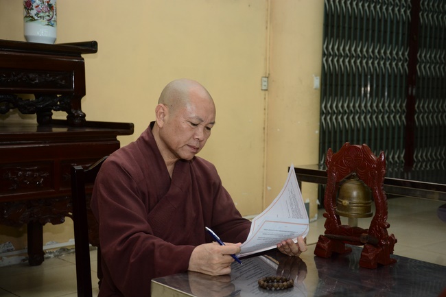 Chư Tăng và Phật tử ôn lại cuộc đời và đạo nghiệp Tổ khai sáng chùa Hoằng Pháp