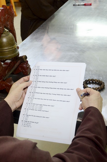 Chư Tăng và Phật tử ôn lại cuộc đời và đạo nghiệp Tổ khai sáng chùa Hoằng Pháp