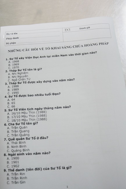 Chư Tăng và Phật tử ôn lại cuộc đời và đạo nghiệp Tổ khai sáng chùa Hoằng Pháp