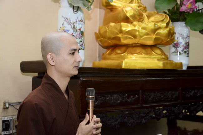 Chư Tăng và Phật tử ôn lại cuộc đời và đạo nghiệp Tổ khai sáng chùa Hoằng Pháp