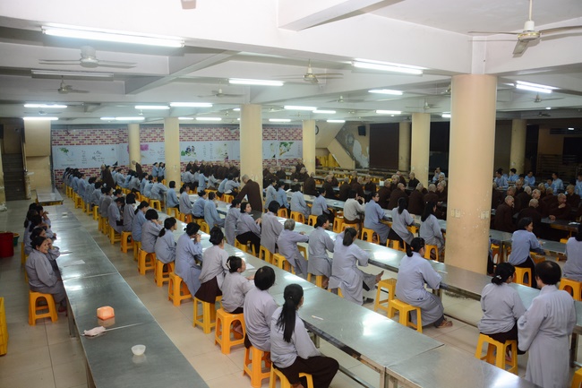 Chư Tăng và Phật tử ôn lại cuộc đời và đạo nghiệp Tổ khai sáng chùa Hoằng Pháp