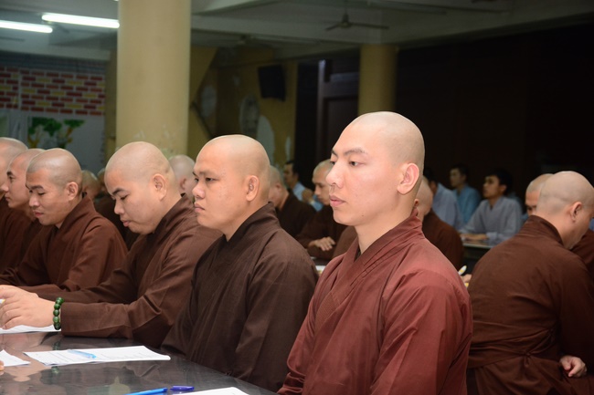 Chư Tăng và Phật tử ôn lại cuộc đời và đạo nghiệp Tổ khai sáng chùa Hoằng Pháp