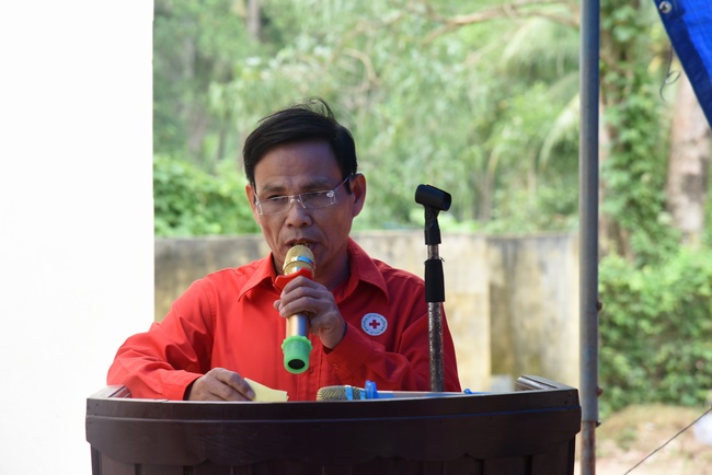 Medical examining, medicine supplying and gift giving in Binh Dinh