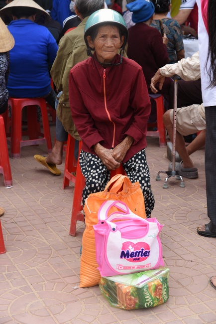 Medical examining, medicine supplying and gift giving in Binh Dinh