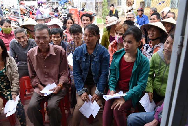 Medical examining, medicine supplying and gift giving in Binh Dinh