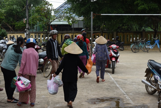 Medical examining, medicine supplying and gift giving in Binh Dinh