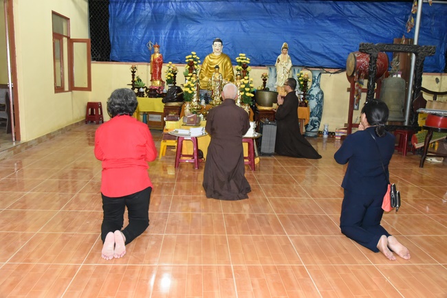 Medical examining, medicine supplying and gift giving in Binh Dinh