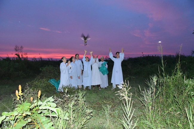 Medical examining, medicine supplying and gift giving in Binh Dinh