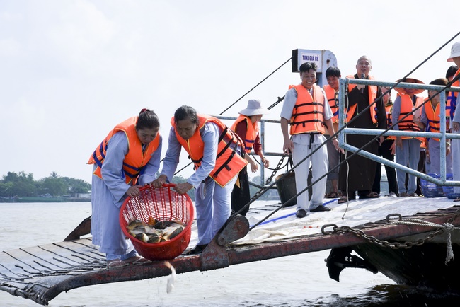 Freeing creatures at Co Bac ferry in Can Tho