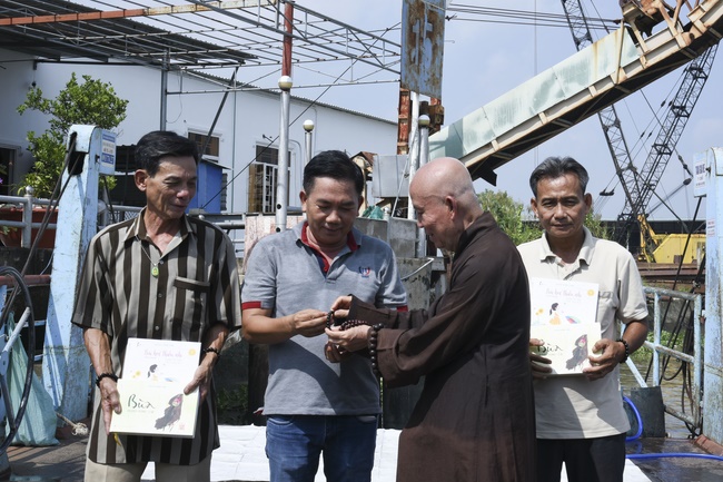 Freeing creatures at Co Bac ferry in Can Tho