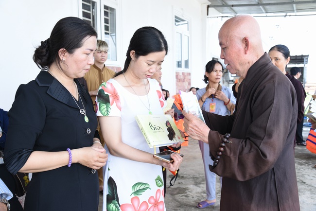 Freeing creatures at Co Bac ferry in Can Tho