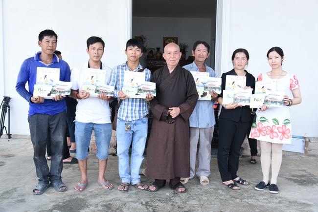 Freeing creatures at Co Bac ferry in Can Tho