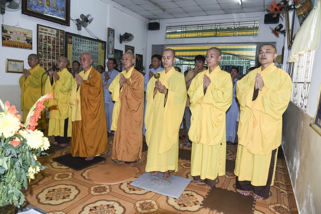 Freeing creatures at Co Bac ferry in Can Tho