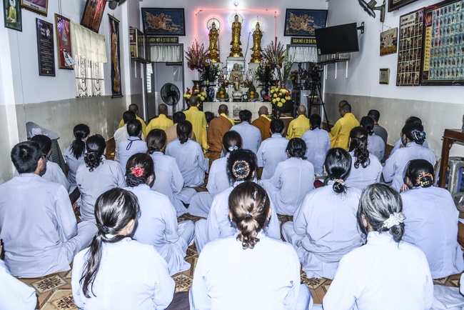 Freeing creatures at Co Bac ferry in Can Tho