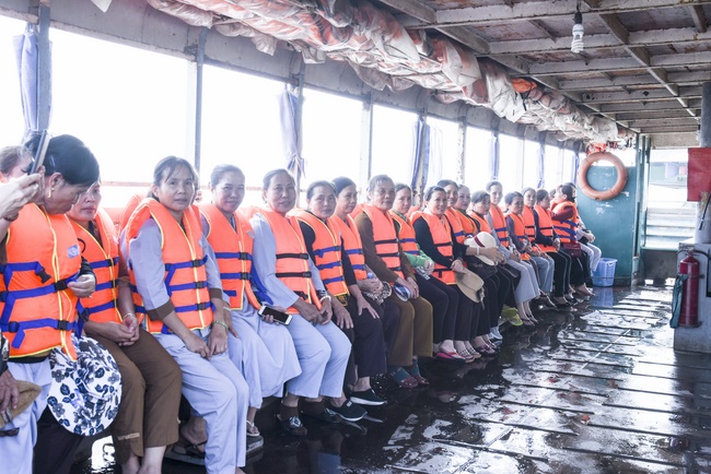 Freeing creatures at Co Bac ferry in Can Tho