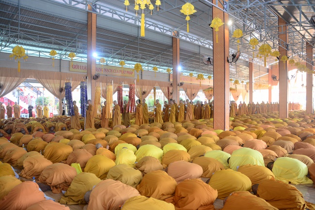Receiving precepts from the Dieu Tam precept altar of the monks at Hoang Phap Pagoda