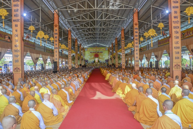 Receiving precepts from the Dieu Tam precept altar of the monks at Hoang Phap Pagoda