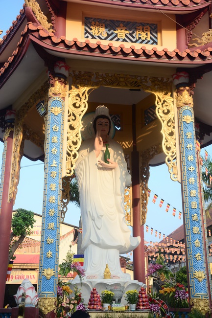 Receiving precepts from the Dieu Tam precept altar of the monks at Hoang Phap Pagoda