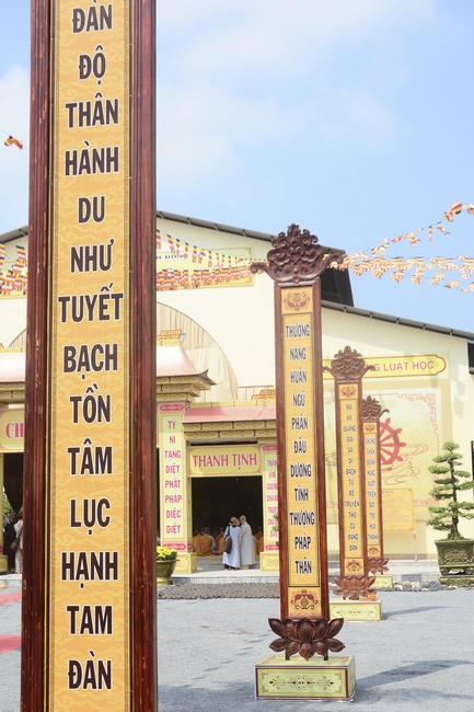Receiving precepts from the Dieu Tam precept altar of the monks at Hoang Phap Pagoda