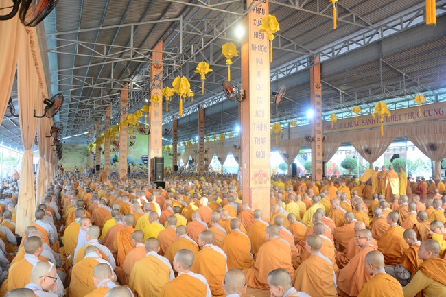 Receiving precepts from the Dieu Tam precept altar of the monks at Hoang Phap Pagoda