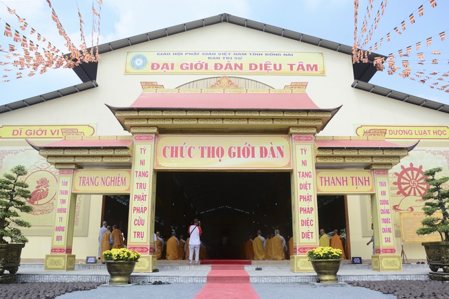 Receiving precepts from the Dieu Tam precept altar of the monks at Hoang Phap Pagoda