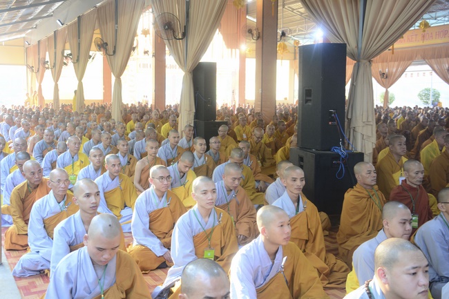 Receiving precepts from the Dieu Tam precept altar of the monks at Hoang Phap Pagoda