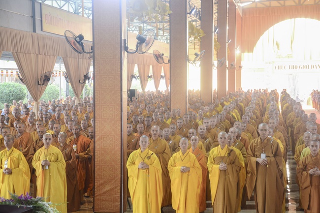 Receiving precepts from the Dieu Tam precept altar of the monks at Hoang Phap Pagoda