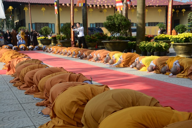 Receiving precepts from the Dieu Tam precept altar of the monks at Hoang Phap Pagoda