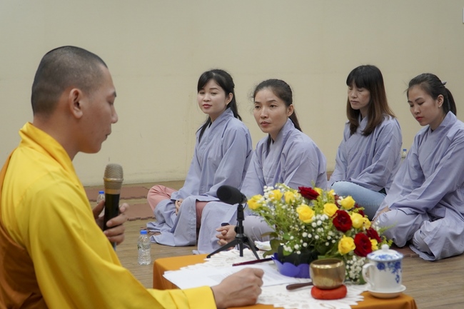 Preaching dharma talk in Taipei, Taiwan