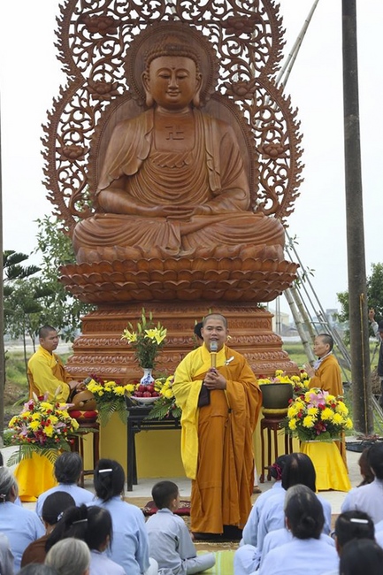 The  ceremony putting the Buddha statue at Dong Cao Pagoda