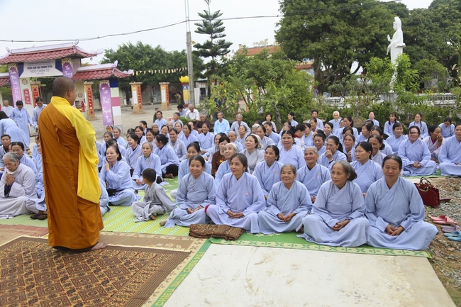 The  ceremony putting the Buddha statue at Dong Cao Pagoda