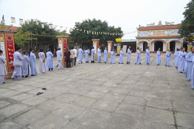 The  ceremony putting the Buddha statue at Dong Cao Pagoda
