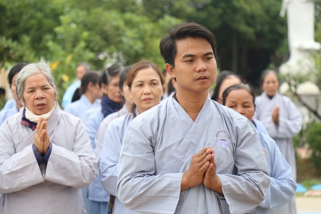 The  ceremony putting the Buddha statue at Dong Cao Pagoda