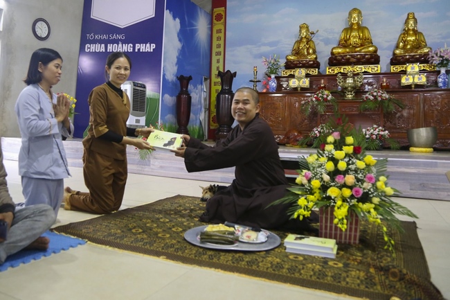 The  ceremony putting the Buddha statue at Dong Cao Pagoda
