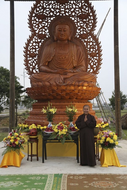 The  ceremony putting the Buddha statue at Dong Cao Pagoda